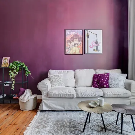 Cozy Bright Space In The Heart Of Women's Market