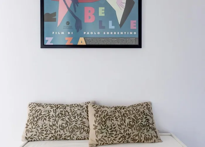 Cozy Bright Space In The Heart Of Women's Market