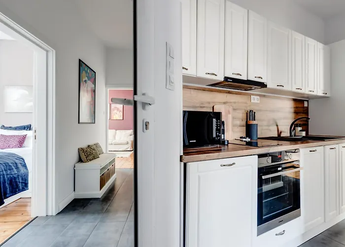 Cozy Bright Space In The Heart Of Women's Market 소피아