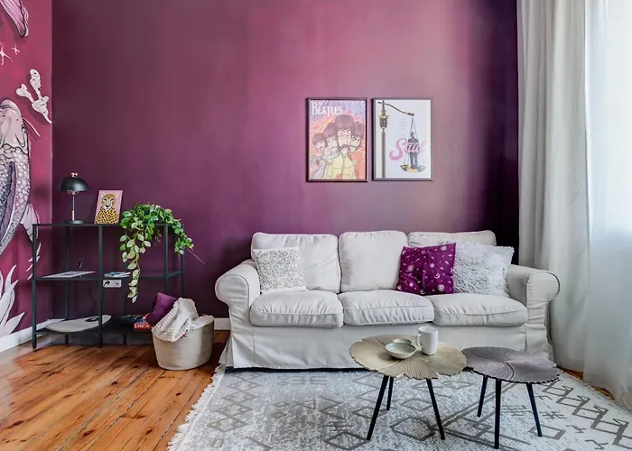 Cozy Bright Space In The Heart Of Women's Market